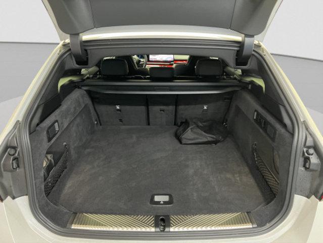 BMW 5er Reihe G61 Touring 550e xDrive-image-12