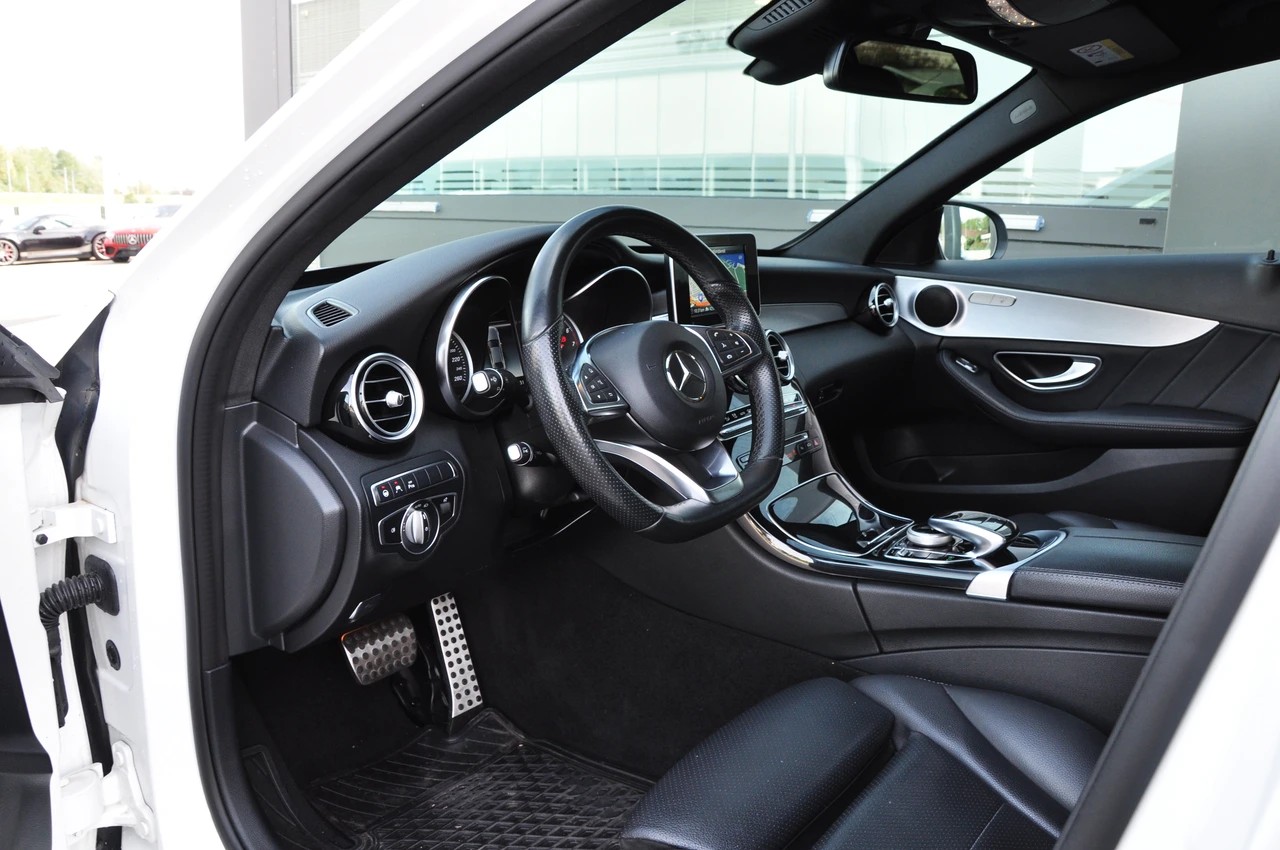 MERCEDES-BENZ C 200 AMG Line 4Matic 9G-Tronic-image-16