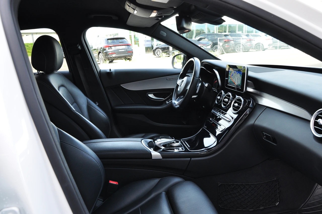 MERCEDES-BENZ C 200 AMG Line 4Matic 9G-Tronic-image-18