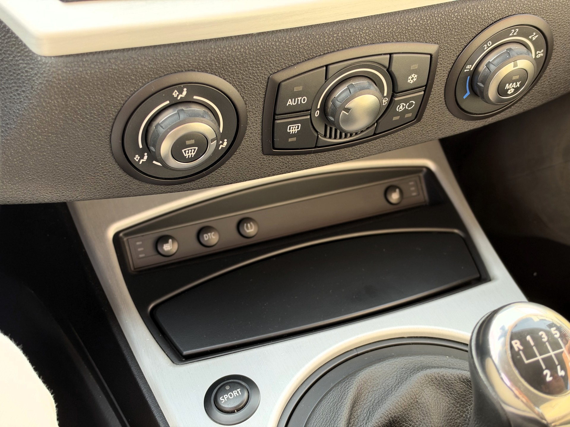 BMW Z4 3.0si Coupé-image-14