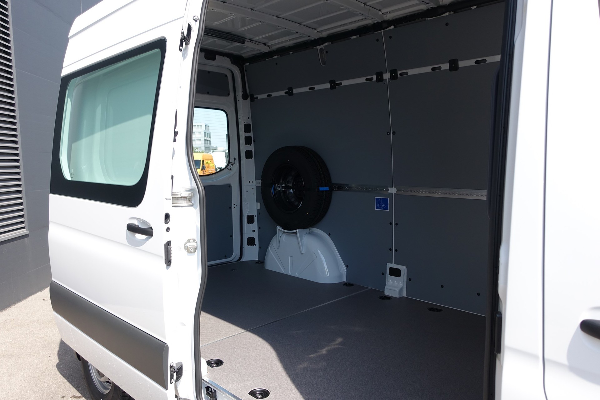 MERCEDES-BENZ eSprinter 312 47kWh Standard-image-5