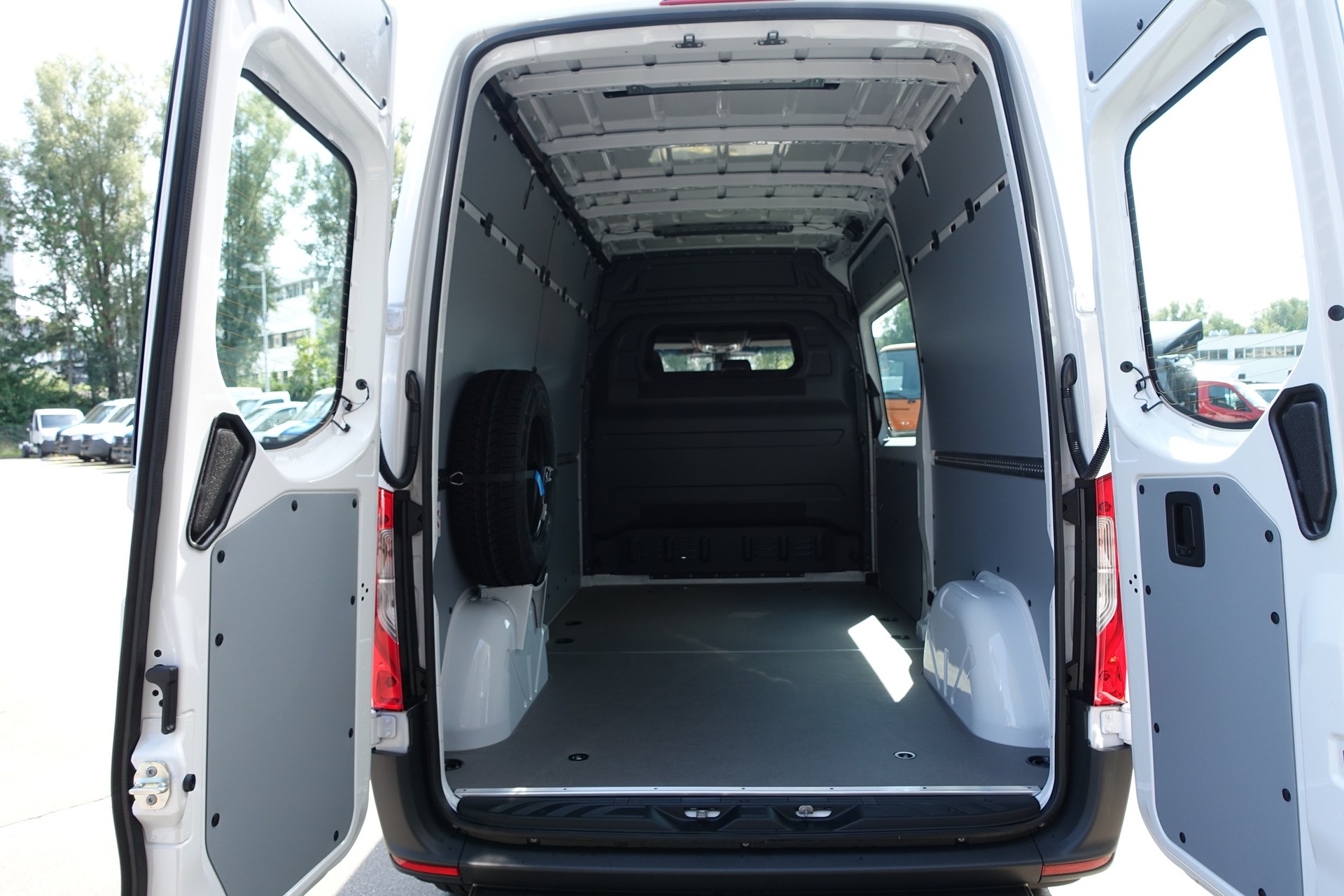 MERCEDES-BENZ eSprinter 312 47kWh Standard-image-6