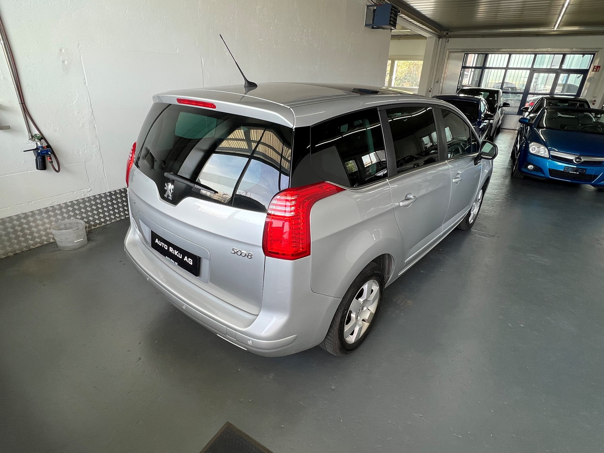 PEUGEOT 5008 2.0 HDI Style-image-6