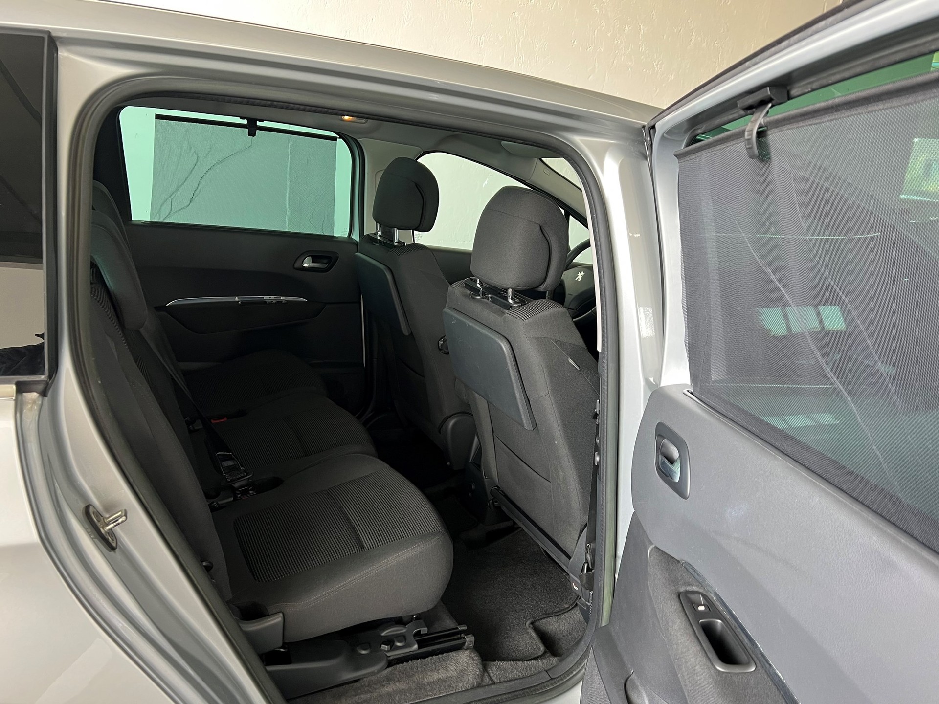 PEUGEOT 5008 2.0 HDI Style-image-18
