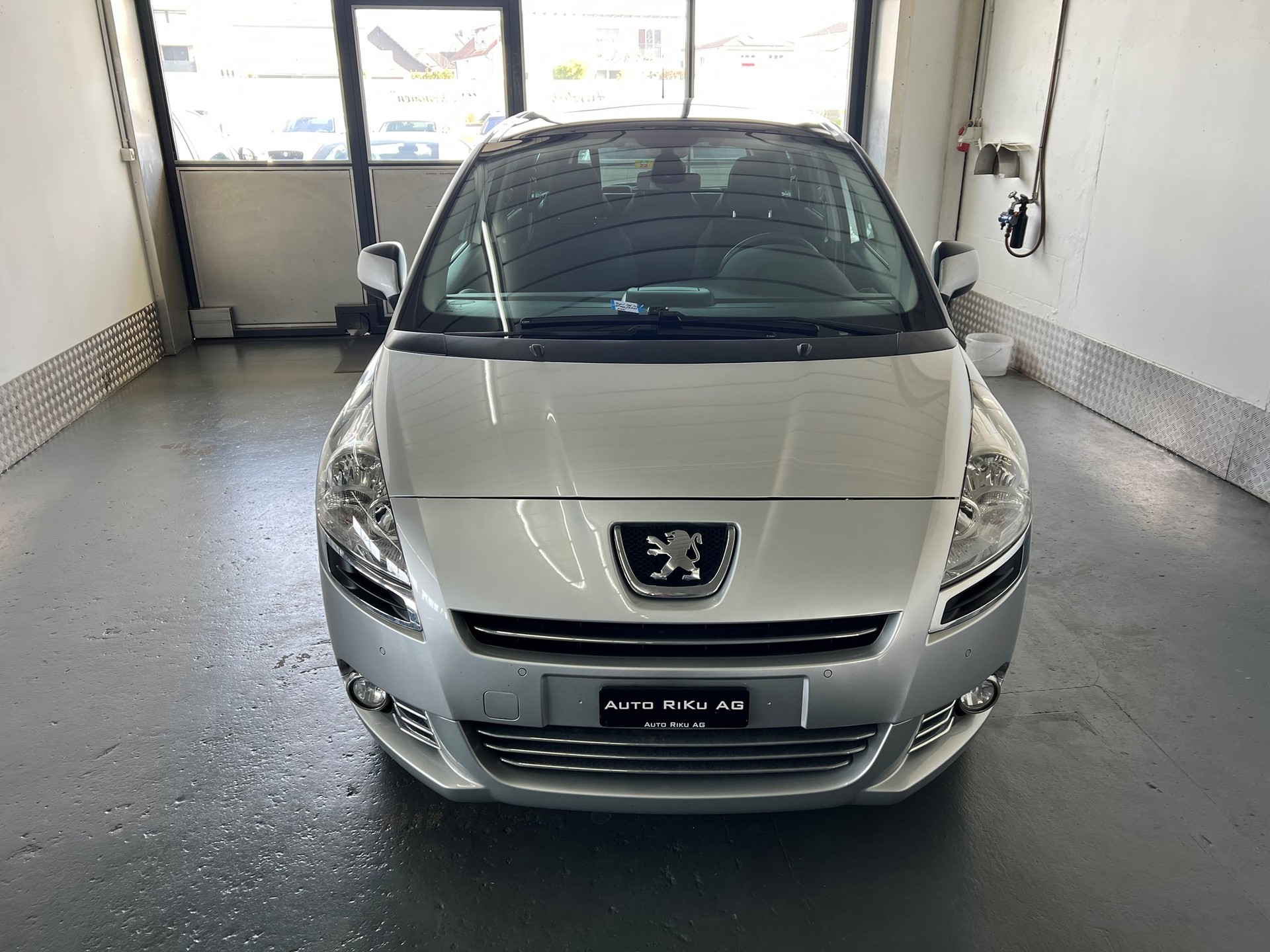 PEUGEOT 5008 2.0 HDI Style-image-2