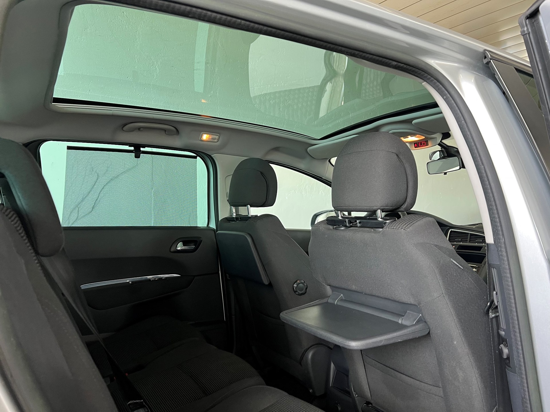 PEUGEOT 5008 2.0 HDI Style-image-19