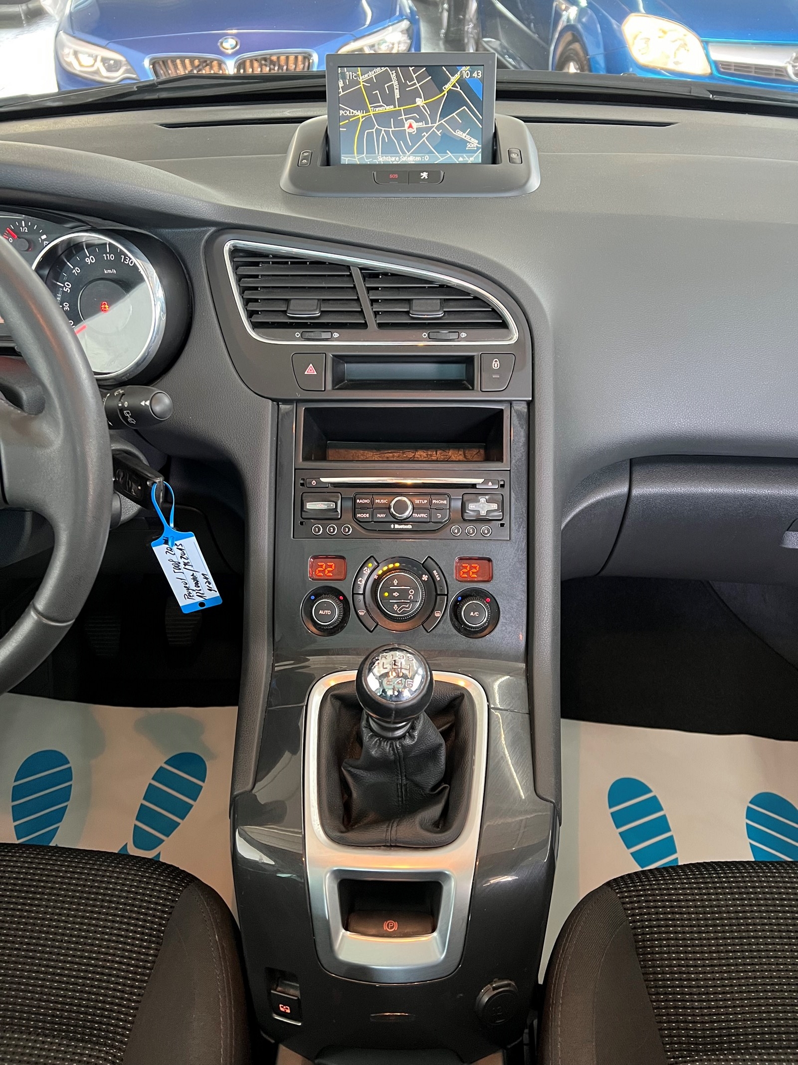 PEUGEOT 5008 2.0 HDI Style-image-14