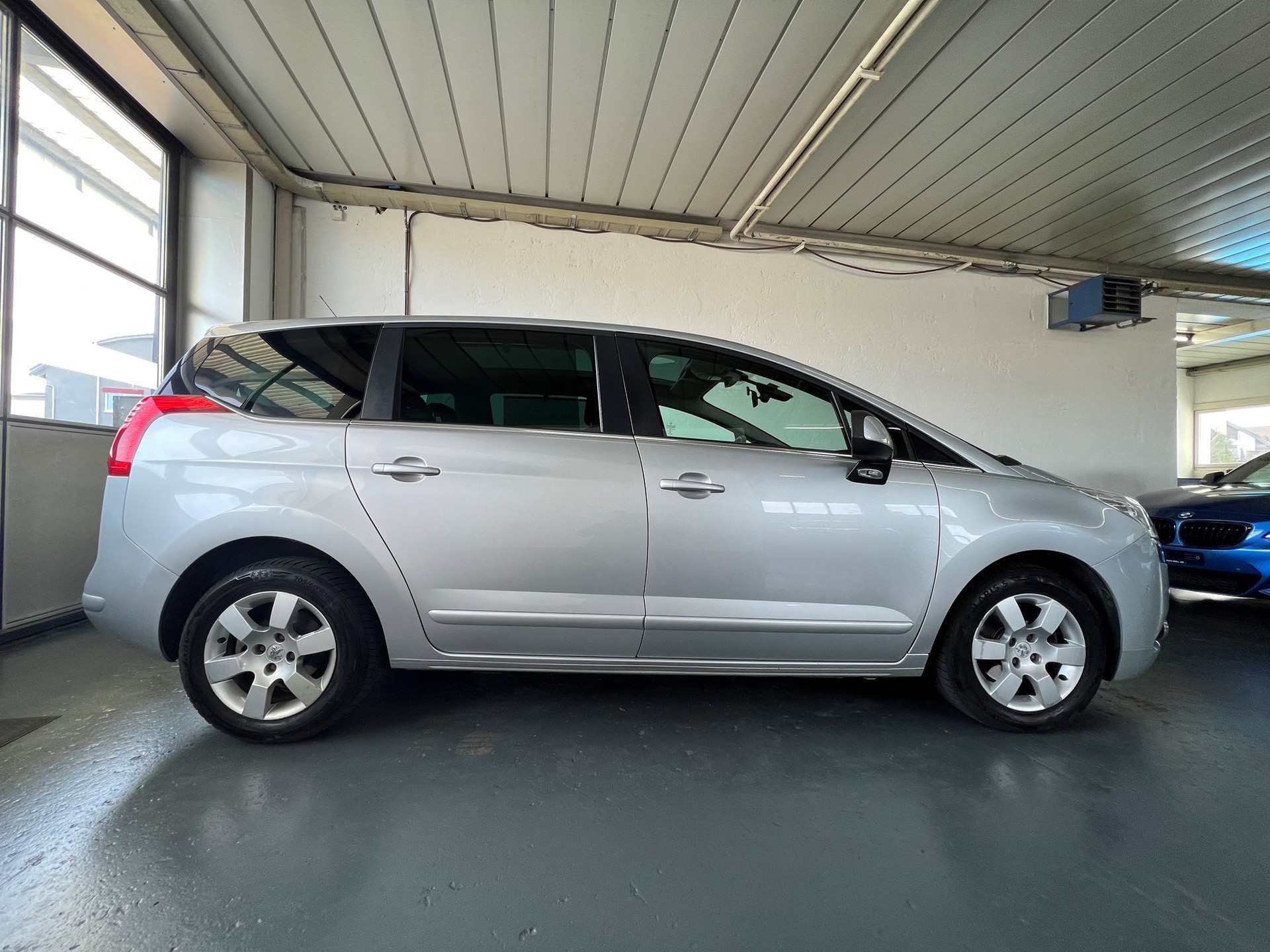 PEUGEOT 5008 2.0 HDI Style-image-5