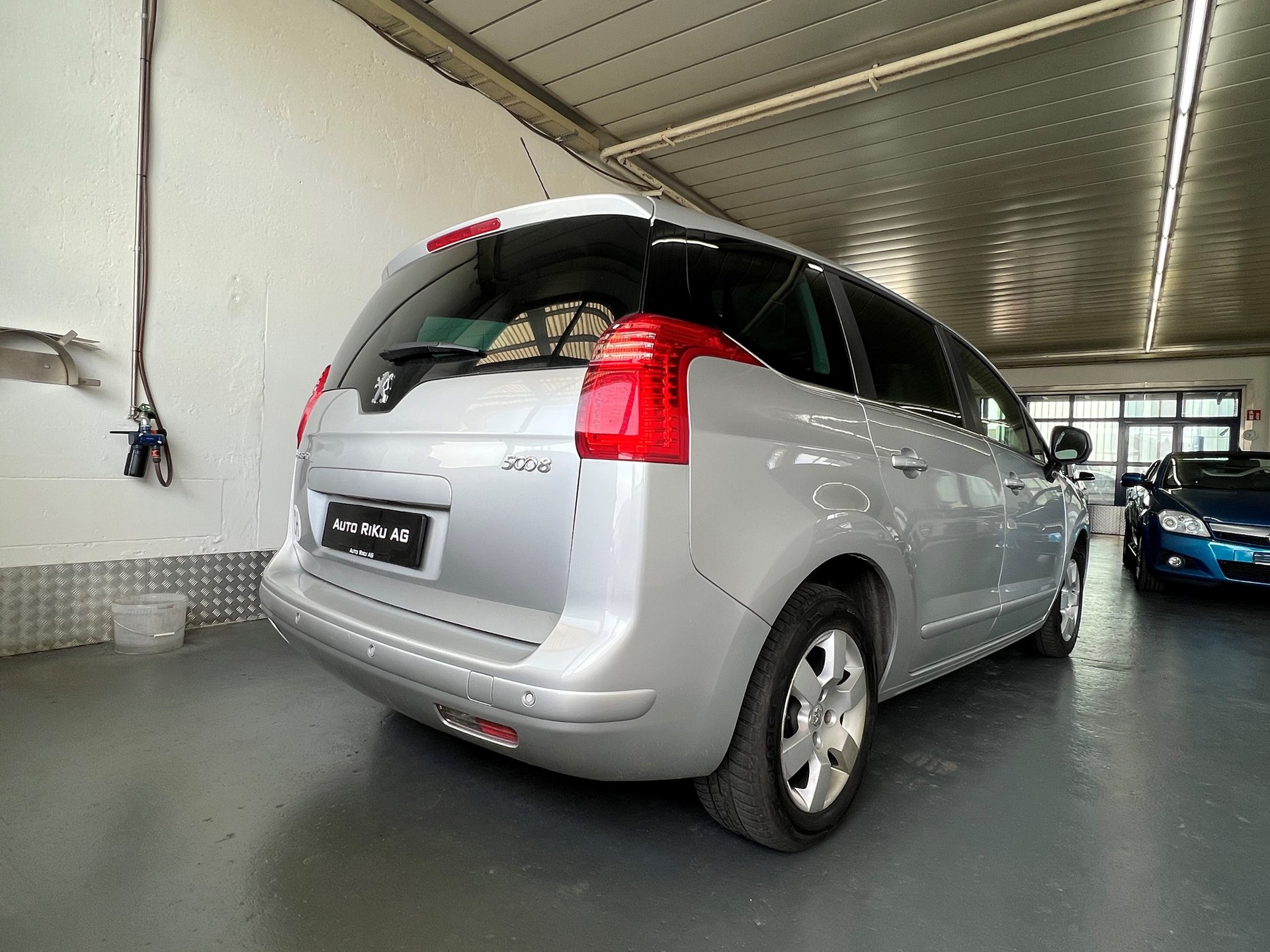 PEUGEOT 5008 2.0 HDI Style-image-7