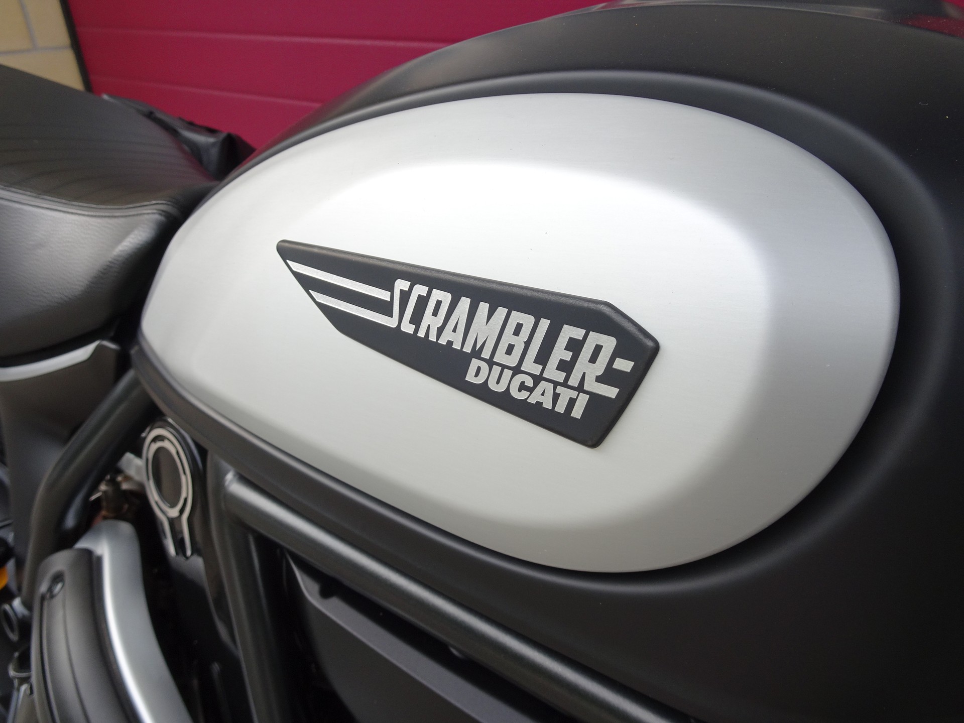 DUCATI Scrambler 803 Icon Dark-image-13