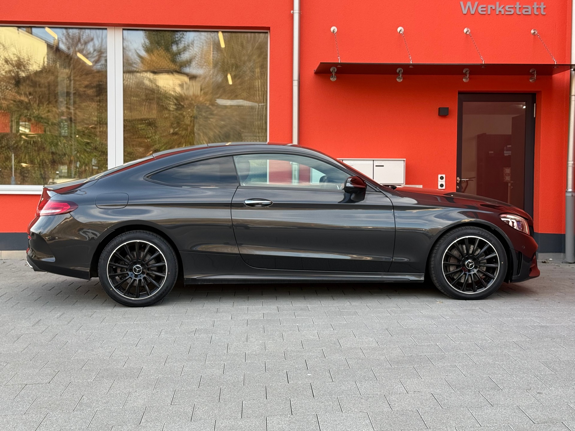 MERCEDES-BENZ C 300 Coupé 4Matic AMG Line 9G-tronic-image-4