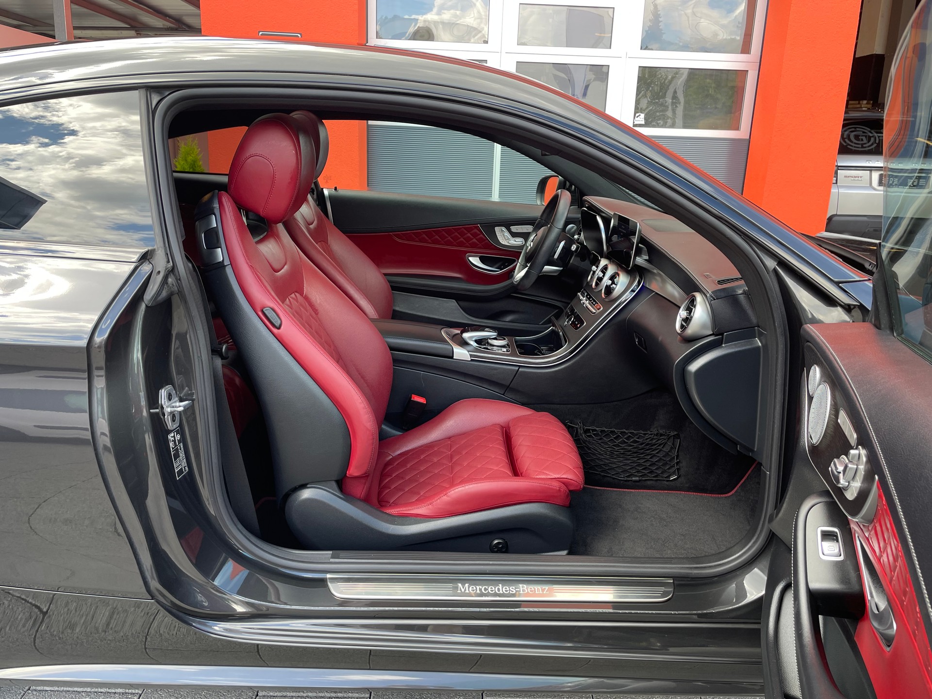MERCEDES-BENZ C 300 Coupé 4Matic AMG Line 9G-tronic-image-16