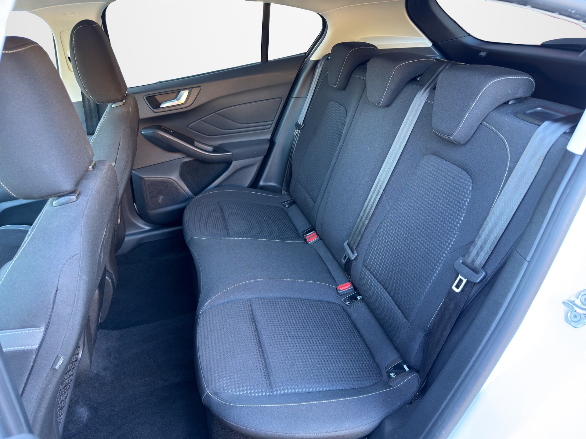 FORD Focus 1.0 MHEV Cool Connect Automatic-image-9