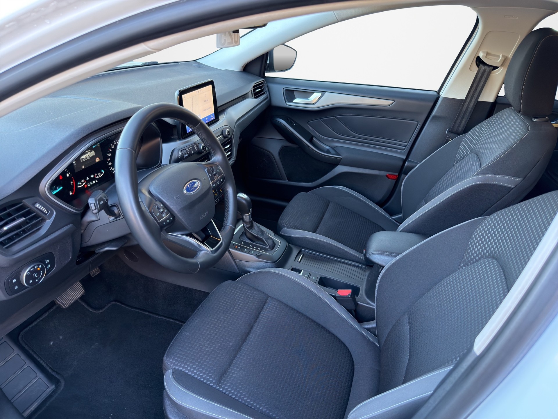 FORD Focus 1.0 MHEV Cool Connect Automatic-image-6