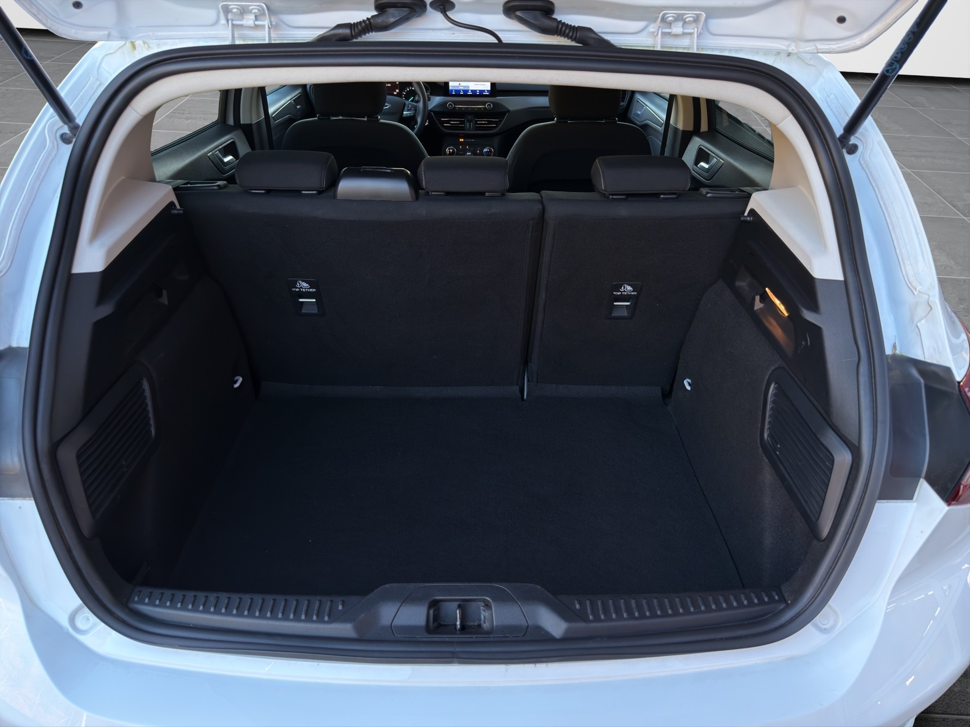FORD Focus 1.0 MHEV Cool Connect Automatic-image-12