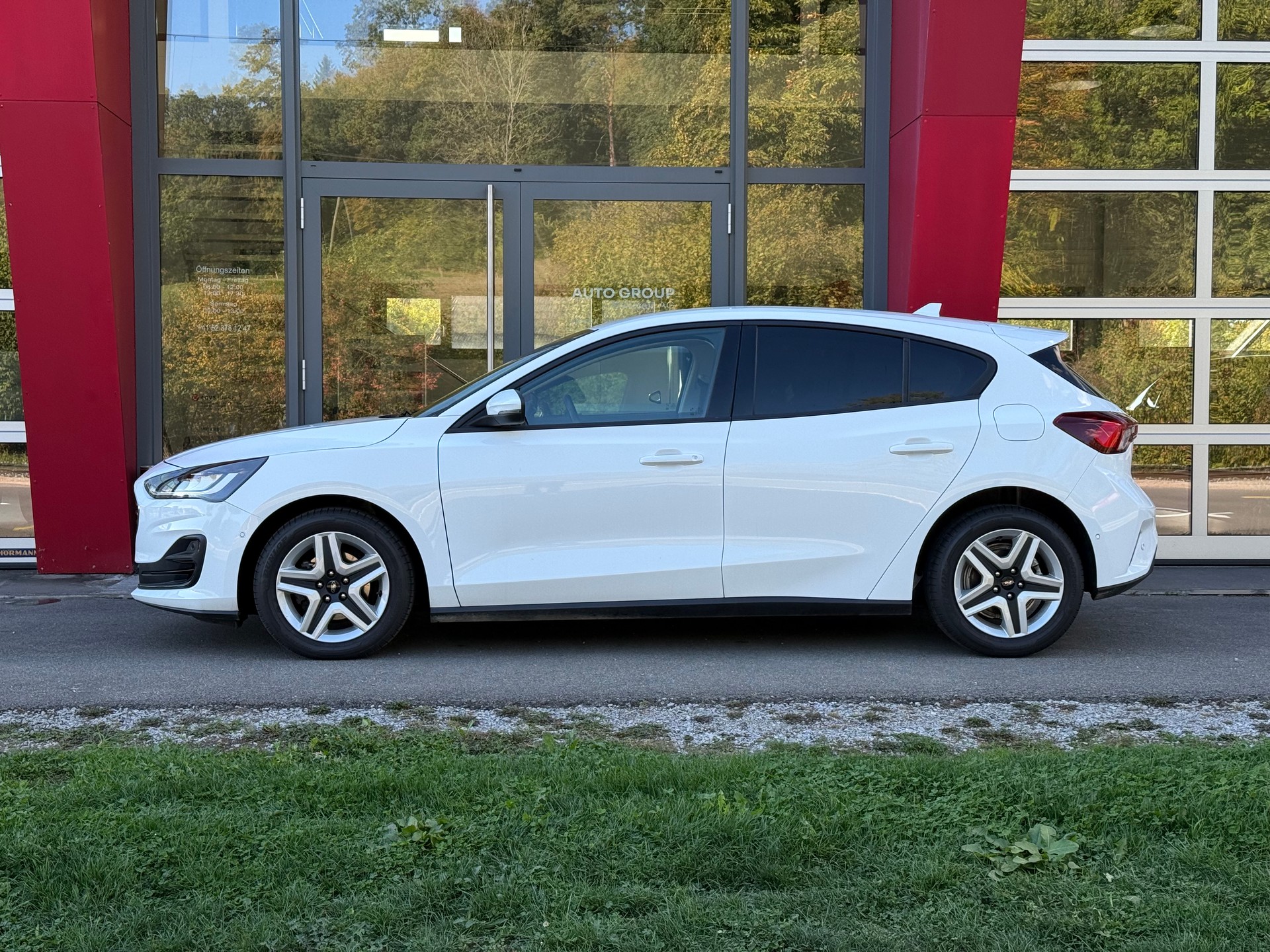 FORD Focus 1.0 MHEV Cool Connect Automat LEASING AB 226.52 CHF / MONAT-showroom-element-1