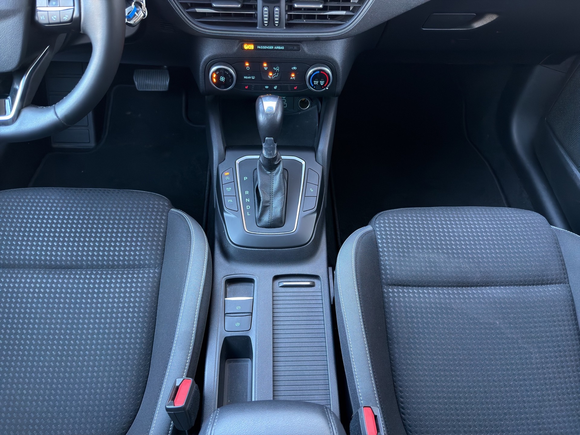 FORD Focus 1.0 MHEV Cool Connect Automatic-image-10