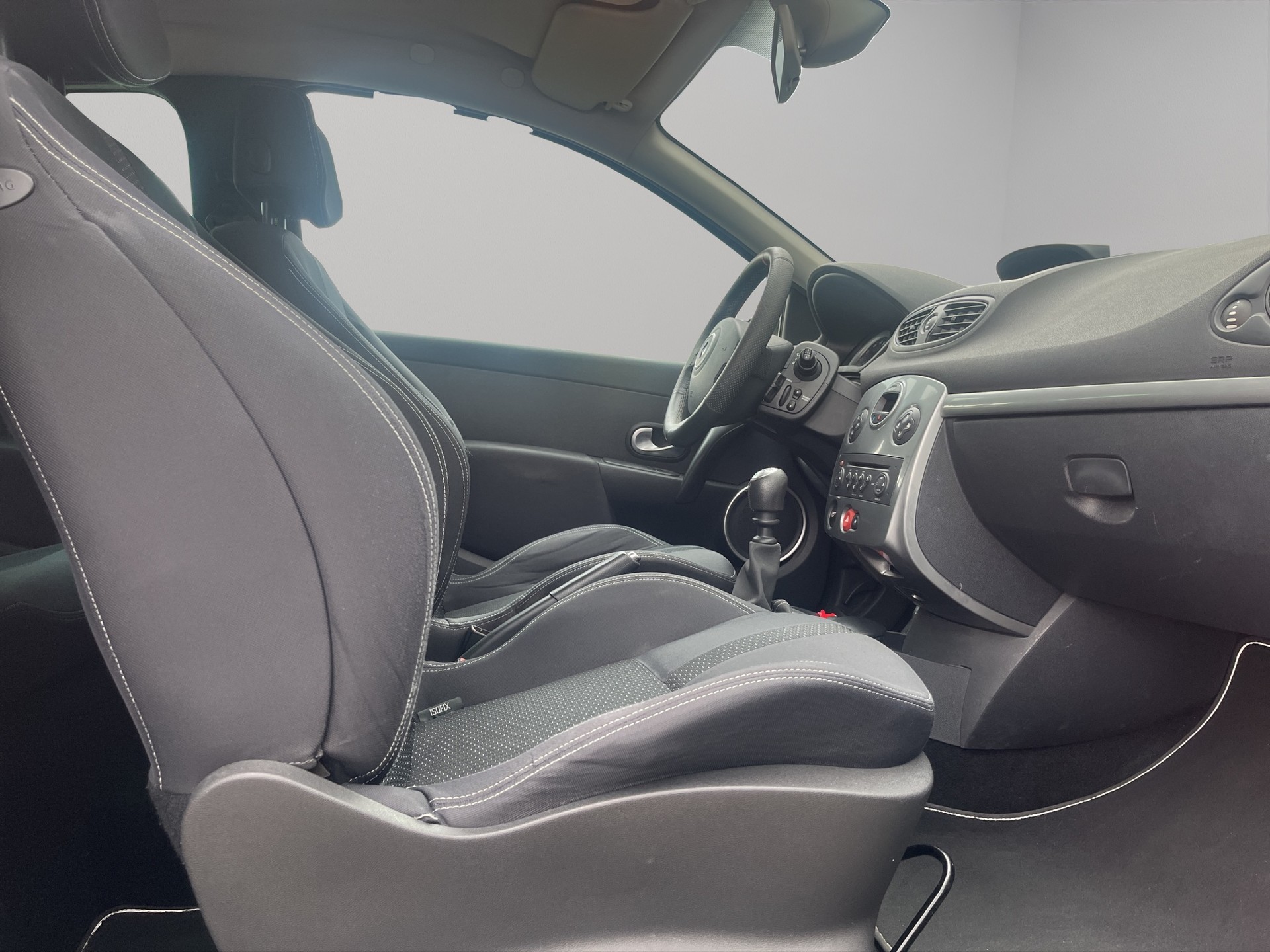 RENAULT Clio 2.0 16V Sport-image-9