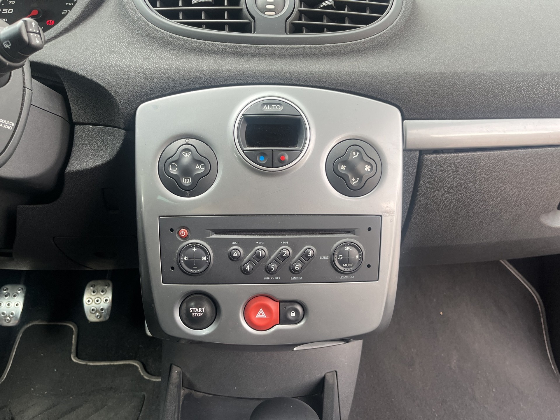 RENAULT Clio 2.0 16V Sport-image-12