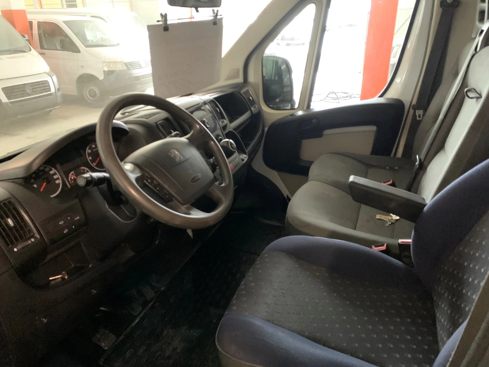PEUGEOT Boxer 2.2 HDI 335 L3-image-2