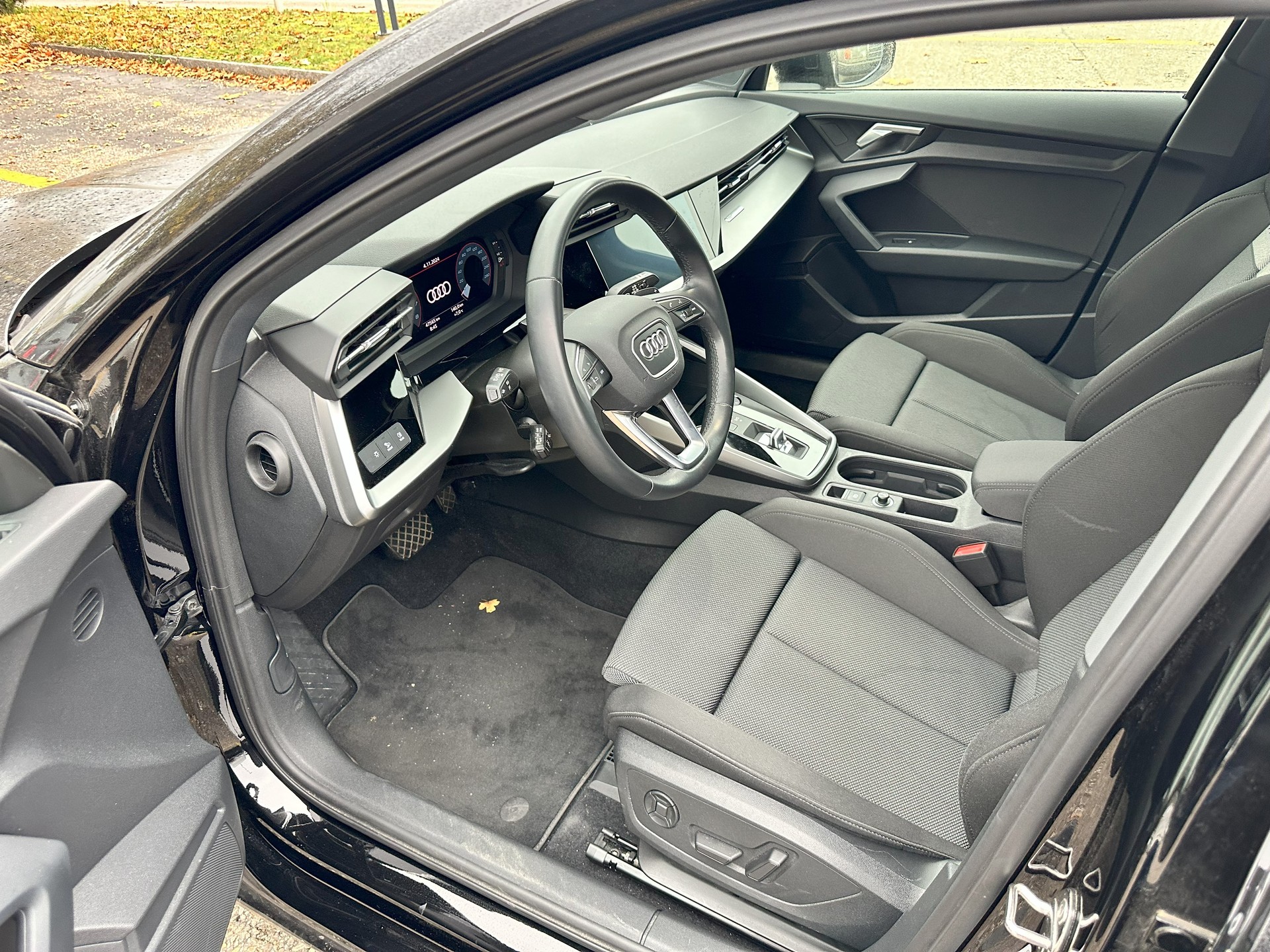 AUDI A3 Sportback 35 TFSI Attraction-image-2