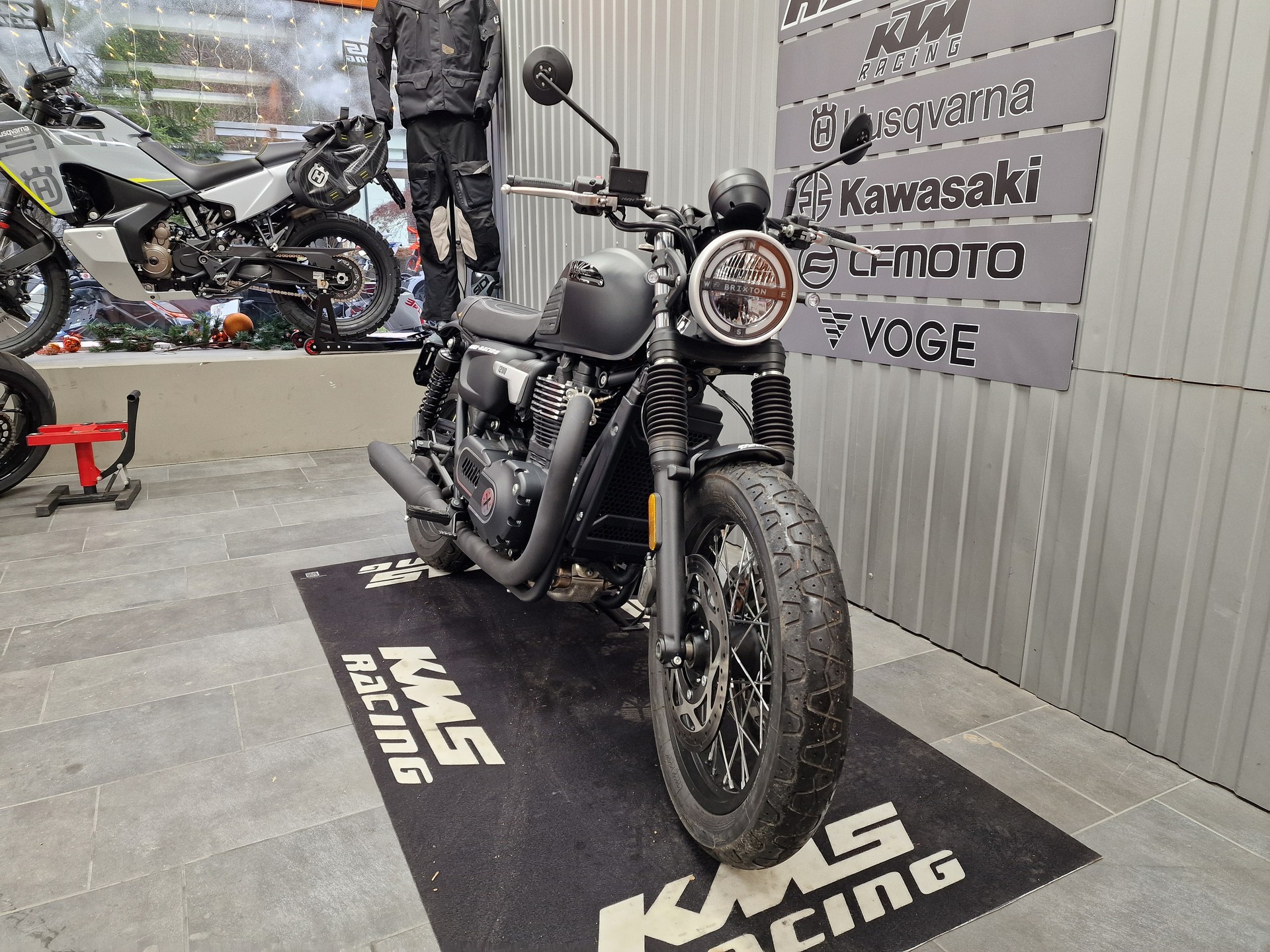 BRIXTON Cromwell 1200-showroom-element-3