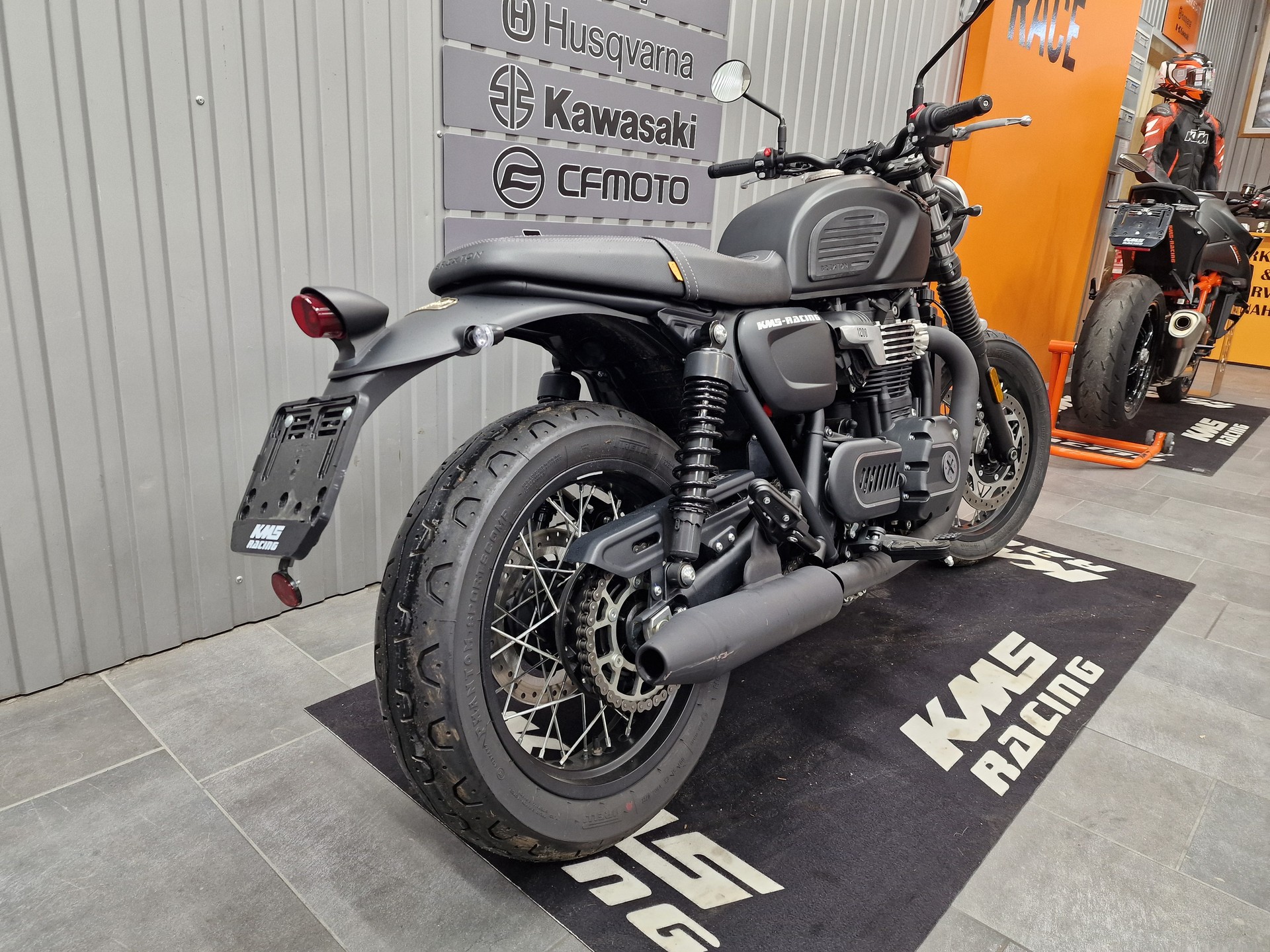 BRIXTON Cromwell 1200-showroom-element-2