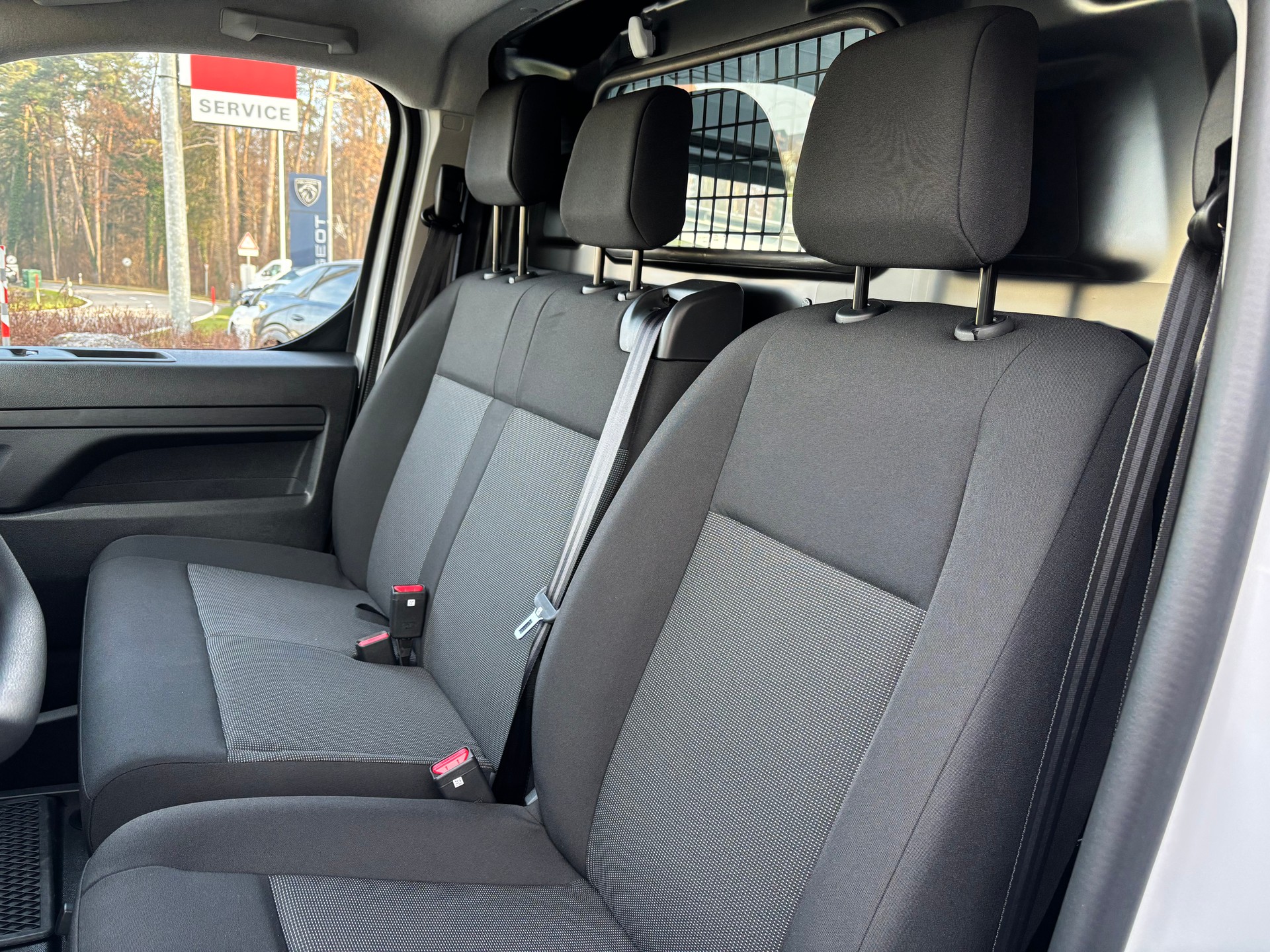 PEUGEOT Expert NEW BHDi 145 S&S Standard EAT8-image-10
