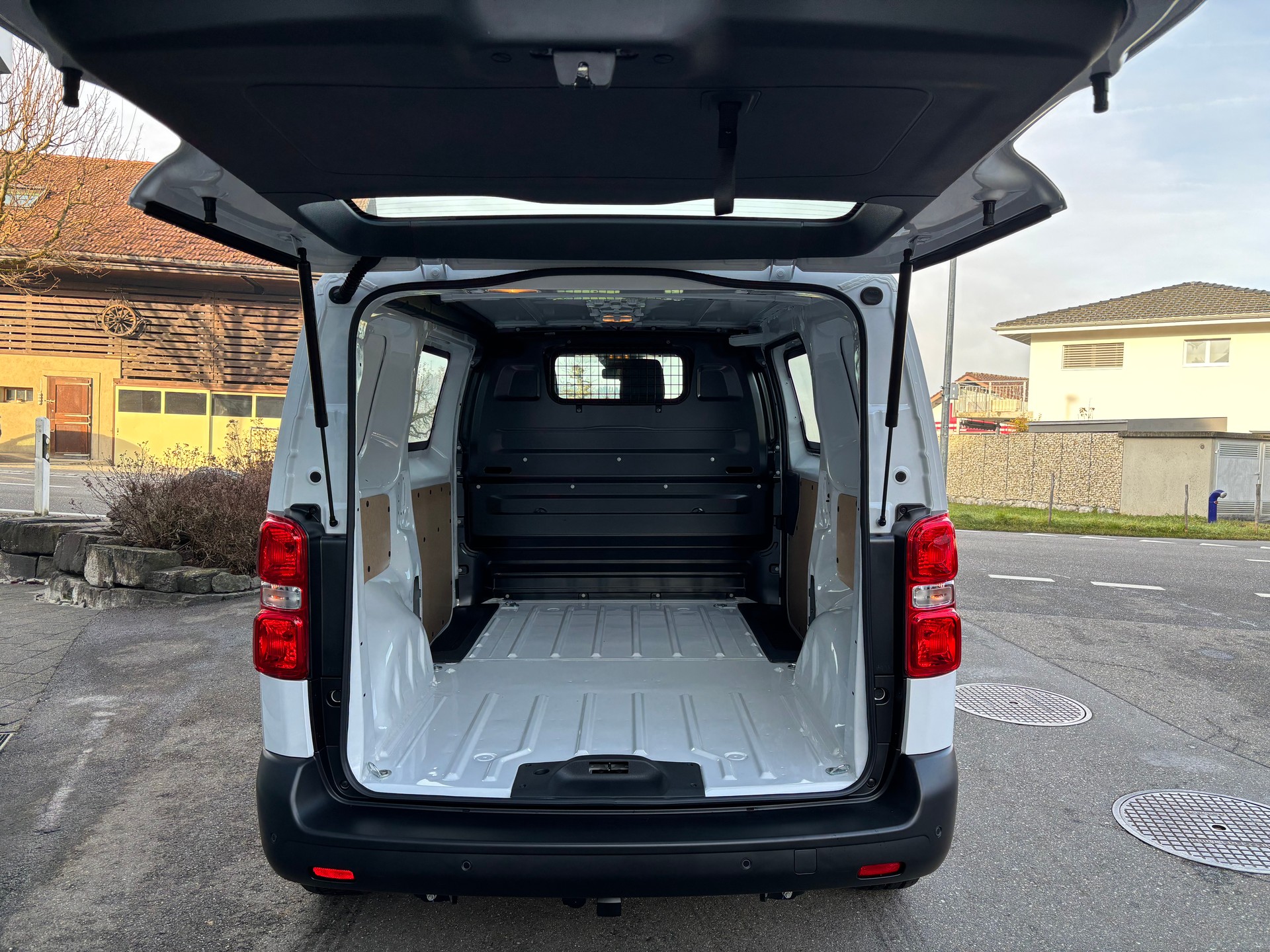 PEUGEOT Expert NEW BHDi 145 S&S Standard EAT8-image-4