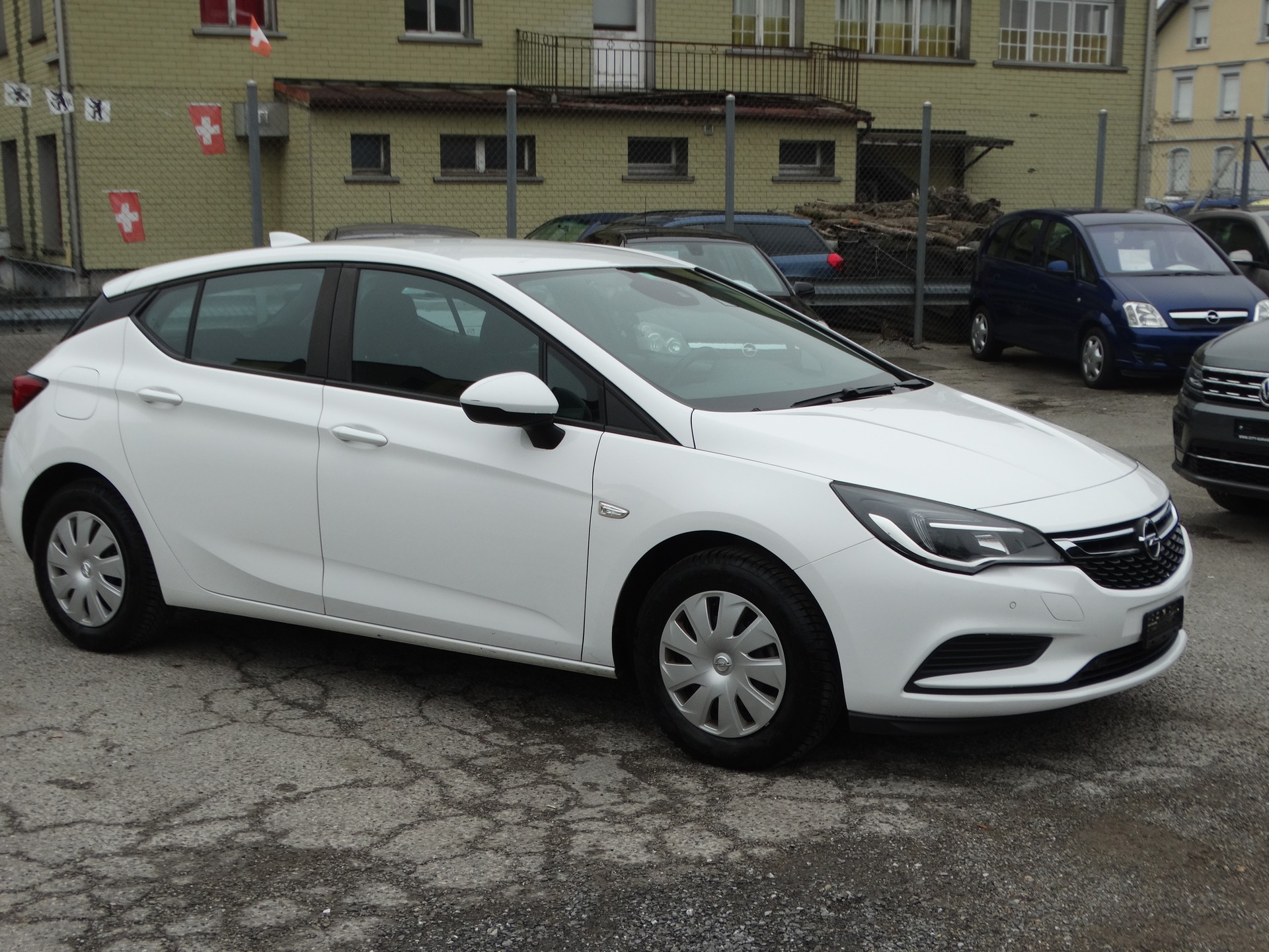 OPEL Astra 1.0i Turbo Enjoy-image-1