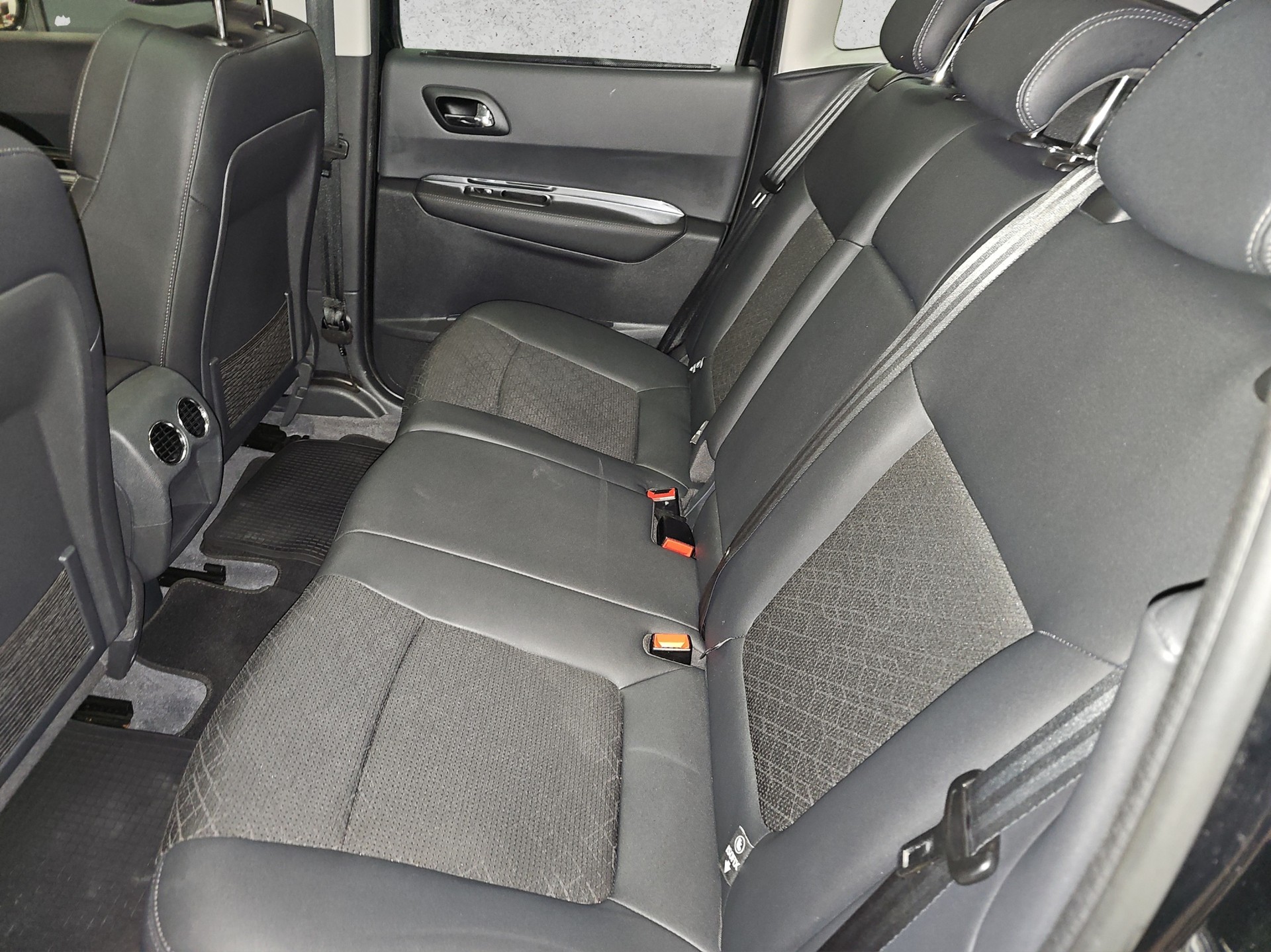 PEUGEOT 3008 1.6 16V T Allure Tiptronic-image-5