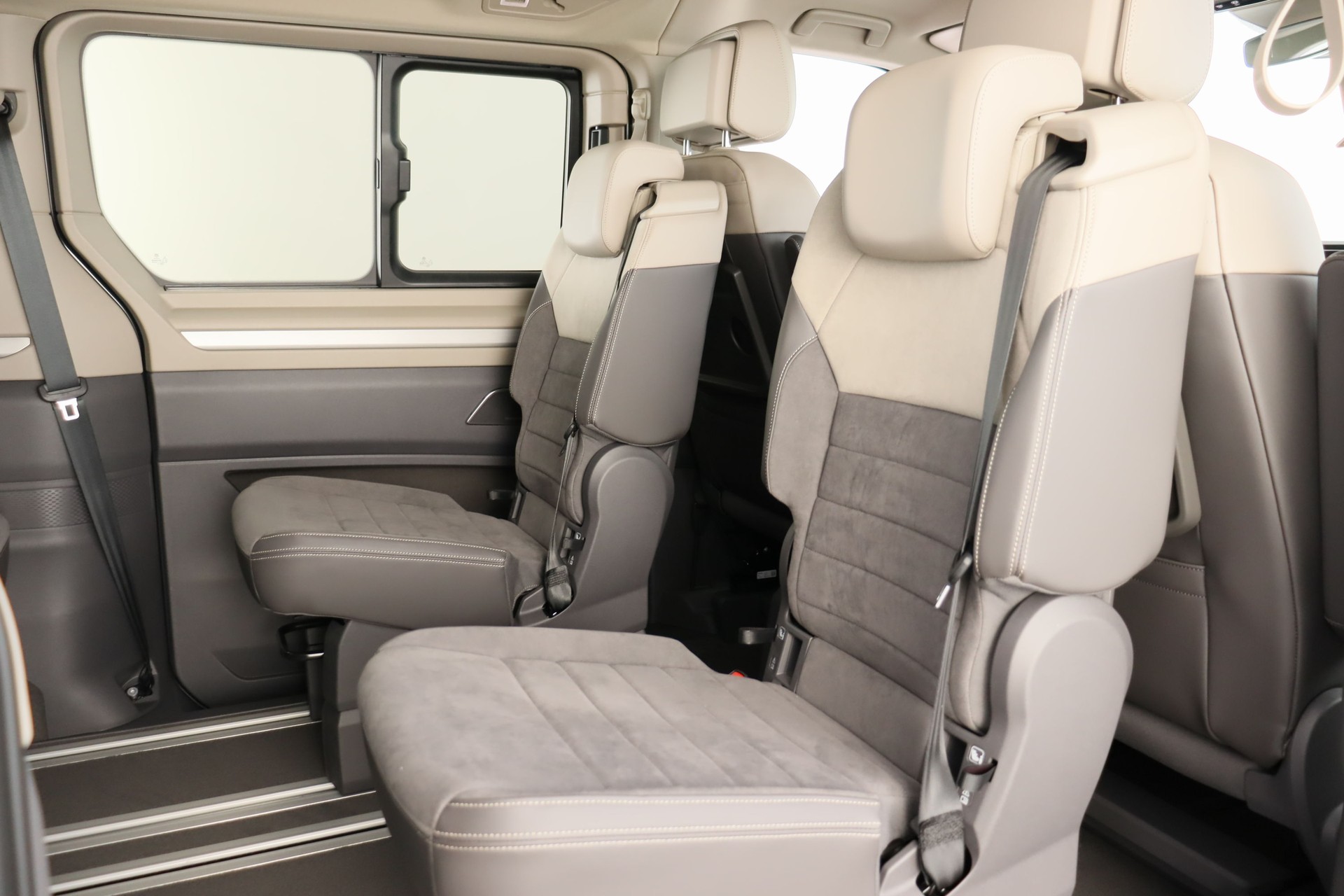 VW Multivan 2.0 TDI Life Edition DSG-image-13