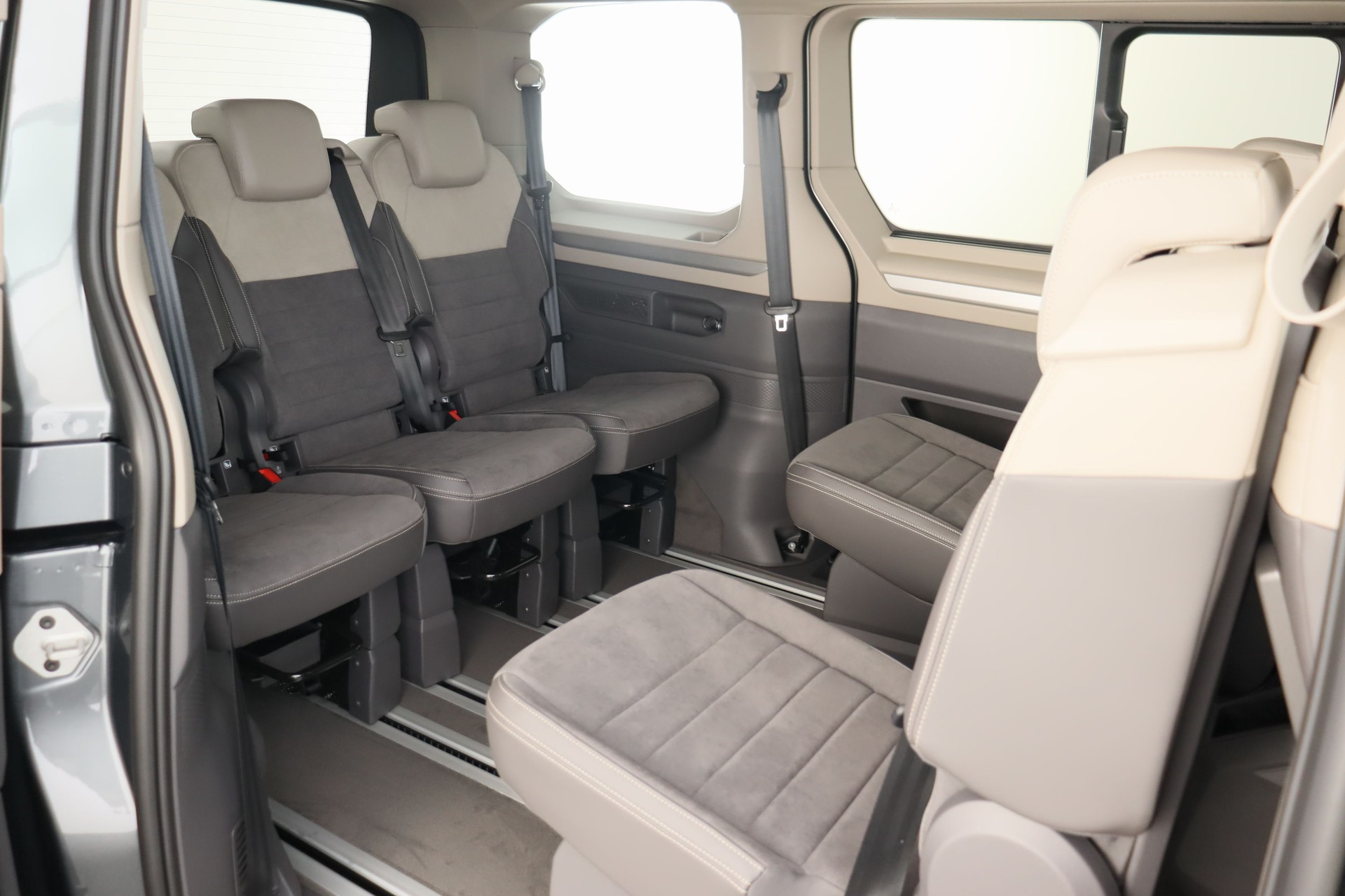 VW Multivan 2.0 TDI Life Edition DSG-image-9