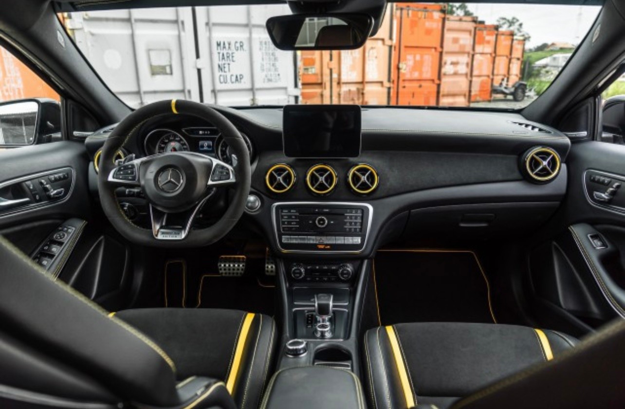 MERCEDES-BENZ A 45 AMG Yellow Night Edition 4Matic 7G-DCT-image-6
