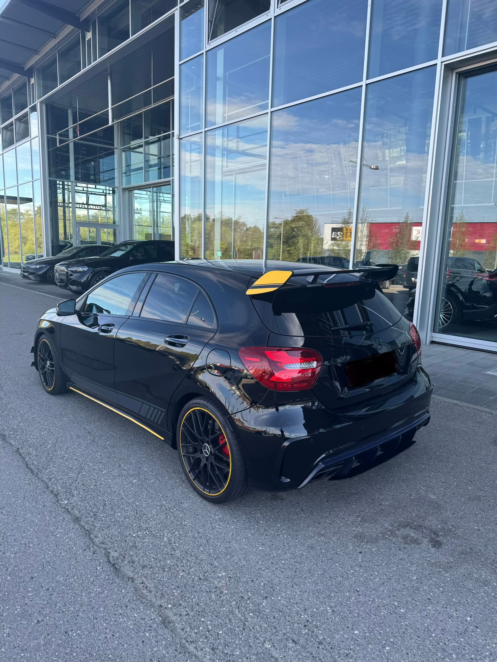 MERCEDES-BENZ A 45 AMG Yellow Night Edition 4Matic 7G-DCT-image-3