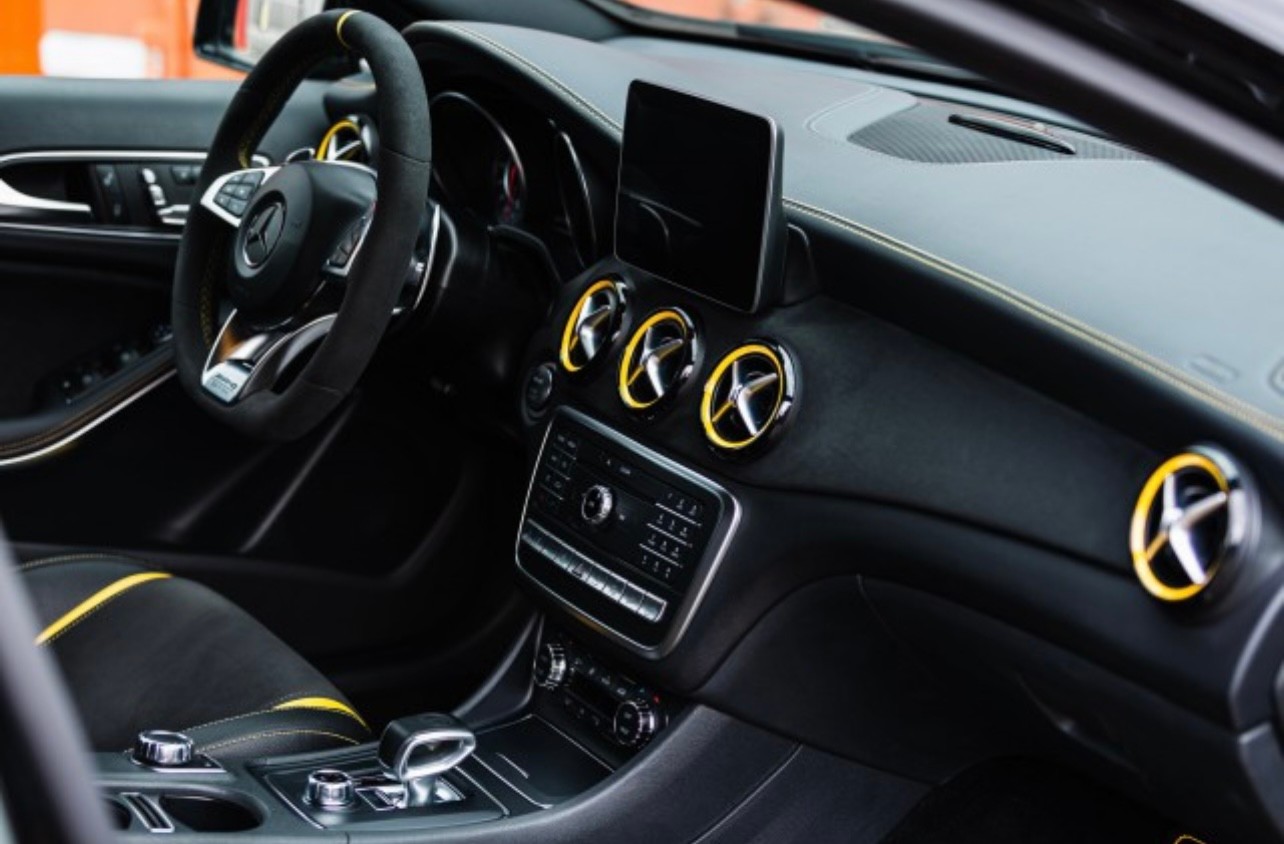 MERCEDES-BENZ A 45 AMG Yellow Night Edition 4Matic 7G-DCT-image-7