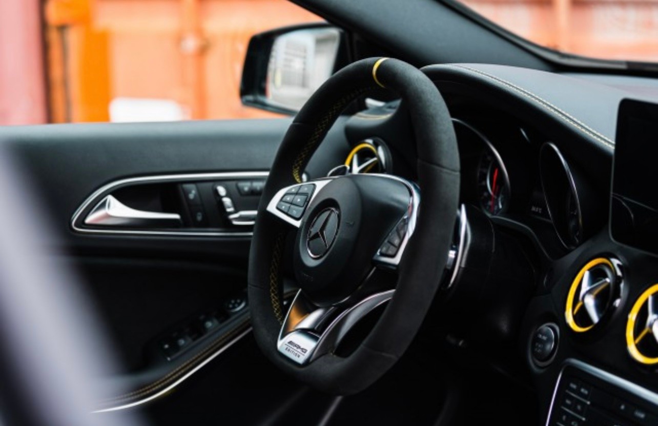 MERCEDES-BENZ A 45 AMG Yellow Night Edition 4Matic 7G-DCT-image-9