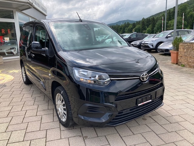 TOYOTA Proace City Verso 1.2 Shuttle Medium-image-2