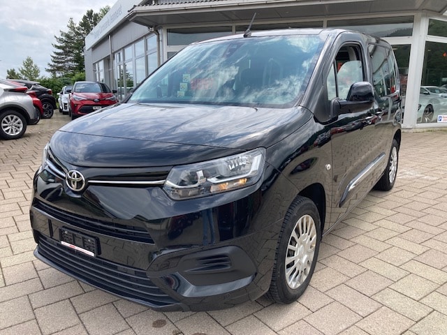 TOYOTA Proace City Verso 1.2 Shuttle Medium-image-1