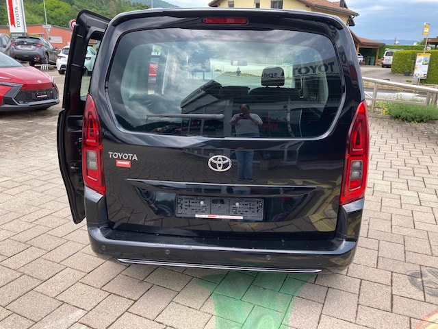 TOYOTA Proace City Verso 1.2 Shuttle Medium-image-4