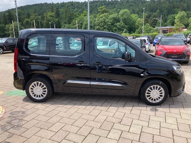 TOYOTA Proace City Verso 1.2 Shuttle Medium-image-3