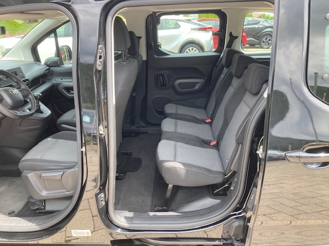 TOYOTA Proace City Verso 1.2 Shuttle Medium-image-10
