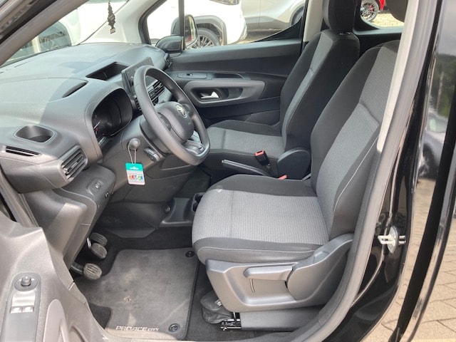 TOYOTA Proace City Verso 1.2 Shuttle Medium-image-9