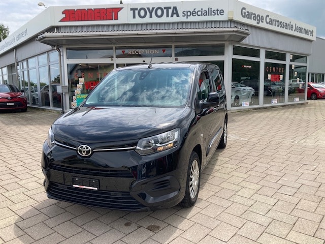 TOYOTA Proace City Verso 1.2 Shuttle Medium-image-0