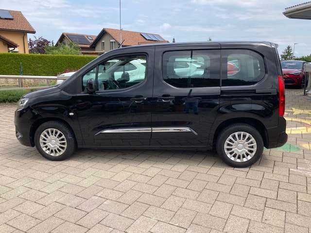 TOYOTA Proace City Verso 1.2 Shuttle Medium-image-7