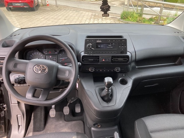 TOYOTA Proace City Verso 1.2 Shuttle Medium-image-11