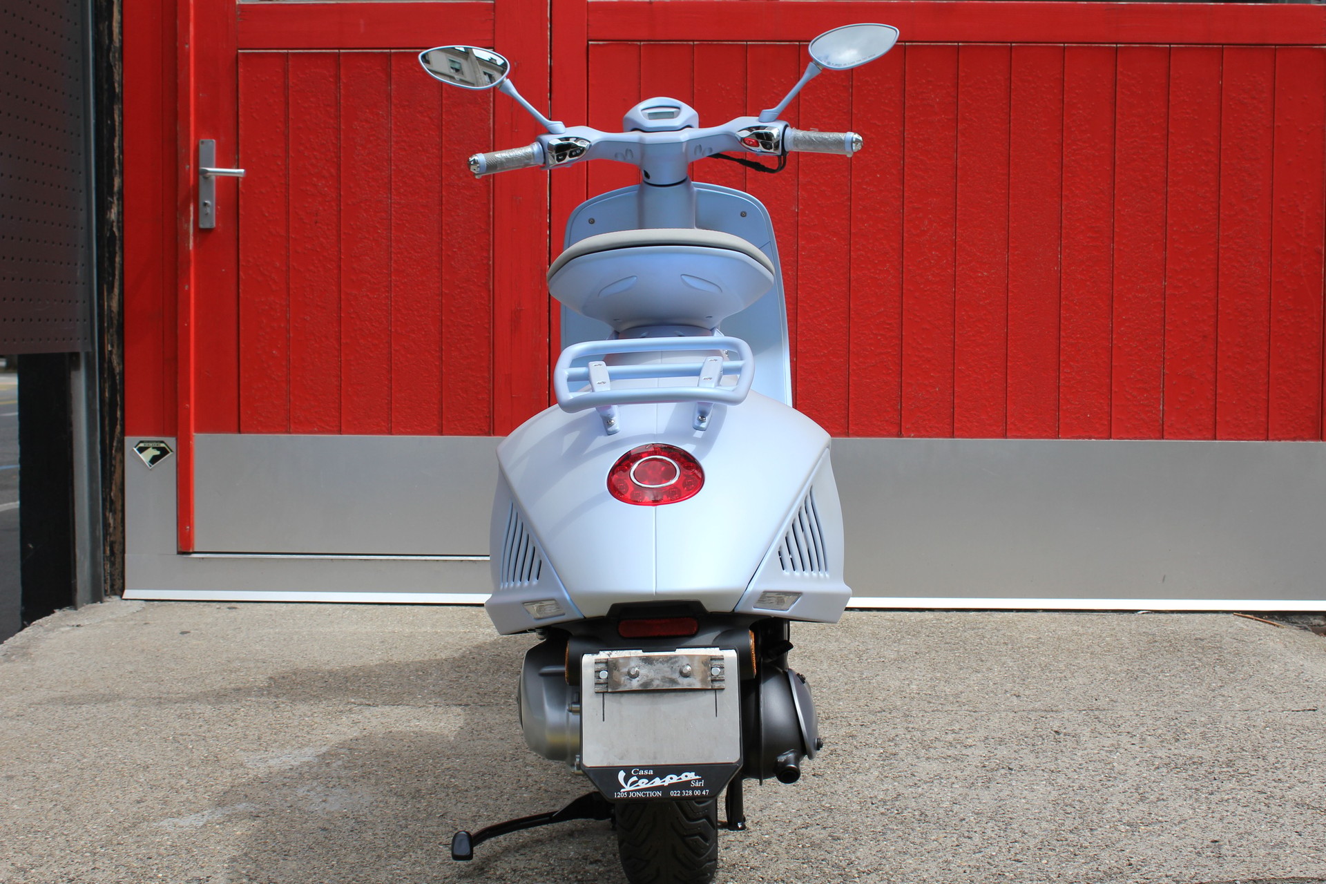 PIAGGIO Vespa 946 125 Snake-showroom-element-3
