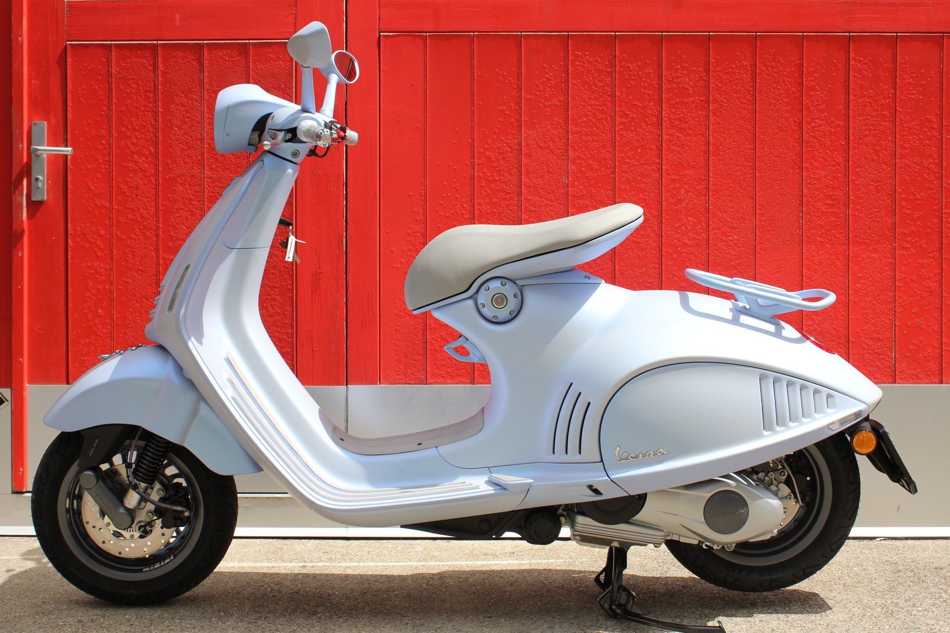 PIAGGIO Vespa 946 125 Snake-showroom-element-2