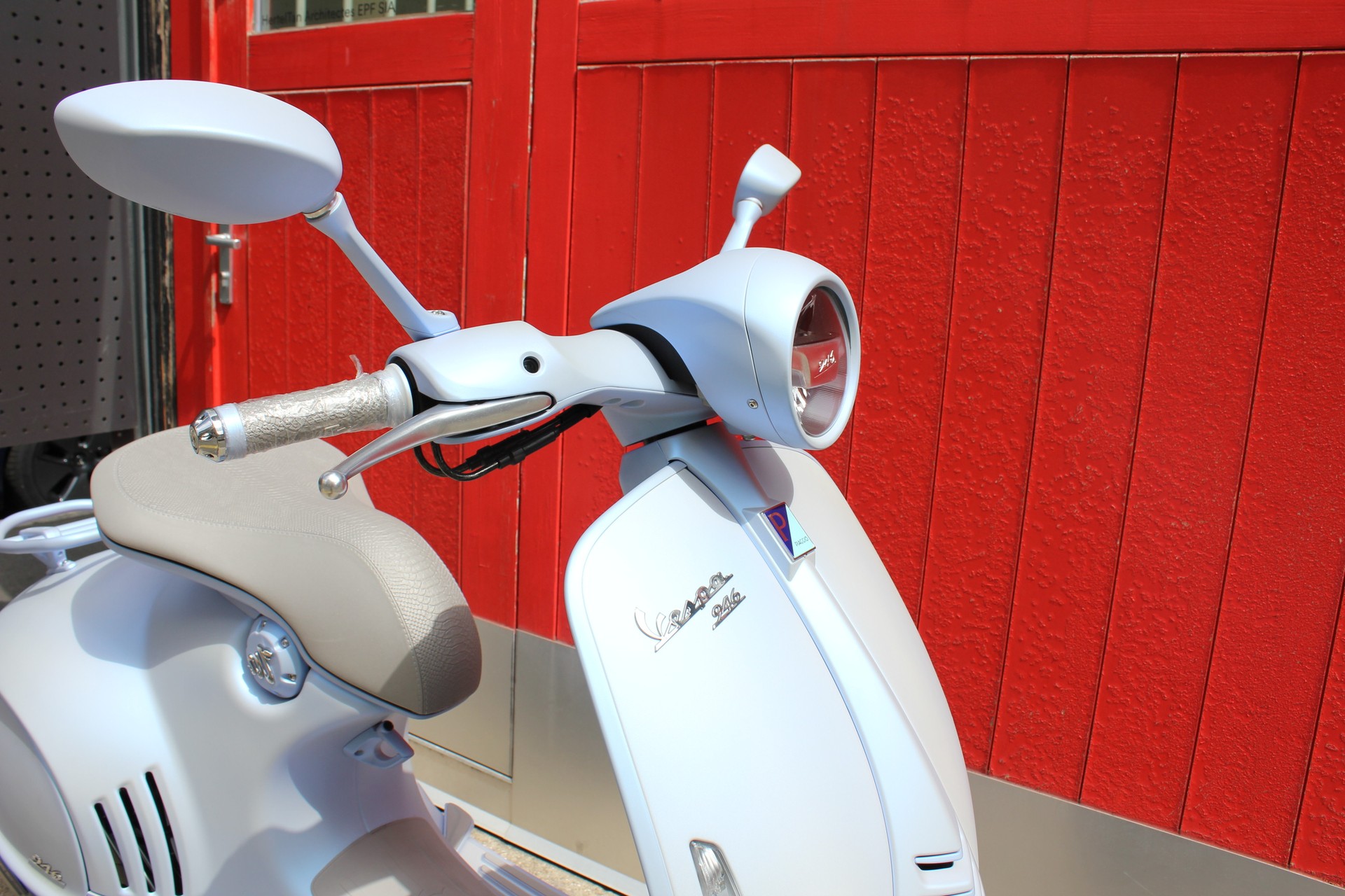 PIAGGIO Vespa 946 125 Snake-image-7