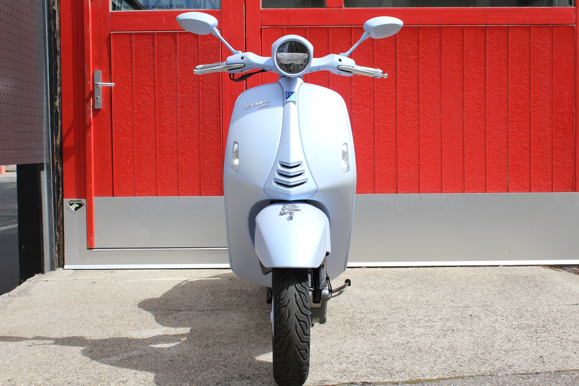 PIAGGIO Vespa 946 125 Snake-showroom-element-1